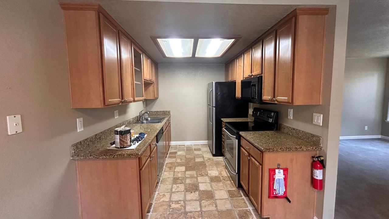 4002 Elmo Loop #D - Photo 6 of 16