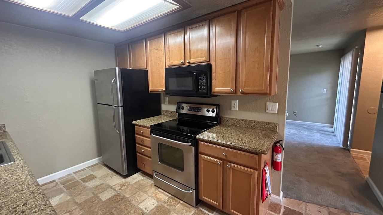 4002 Elmo Loop #D - Photo 7 of 16
