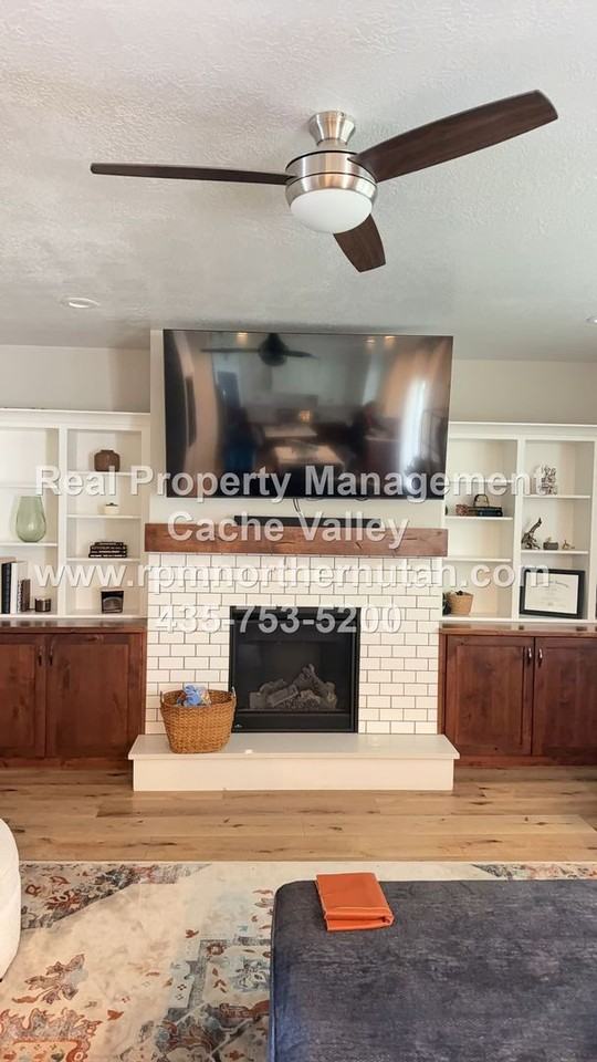 1016 W 2600 S - Photo 2 of 5