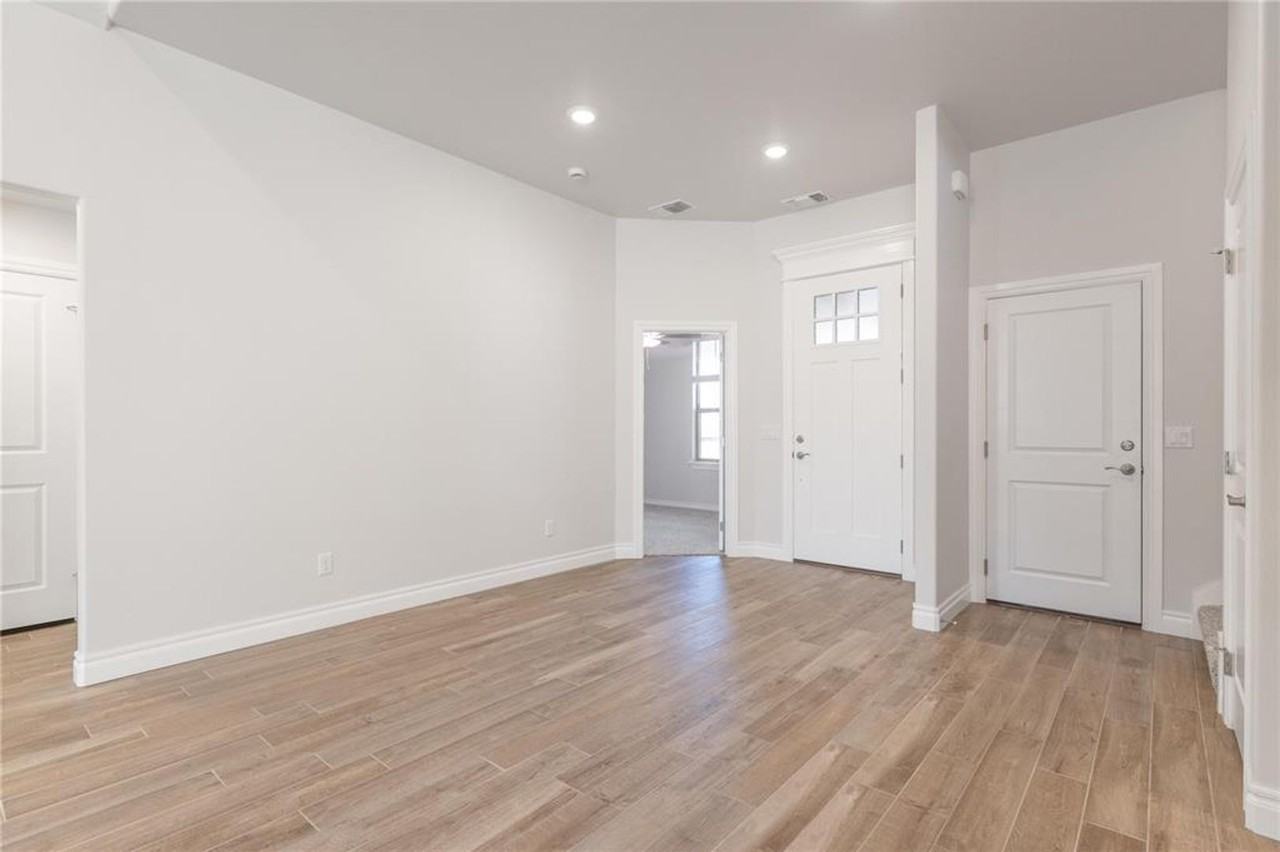 9320 Nw 116th St - Photo 2 of 29