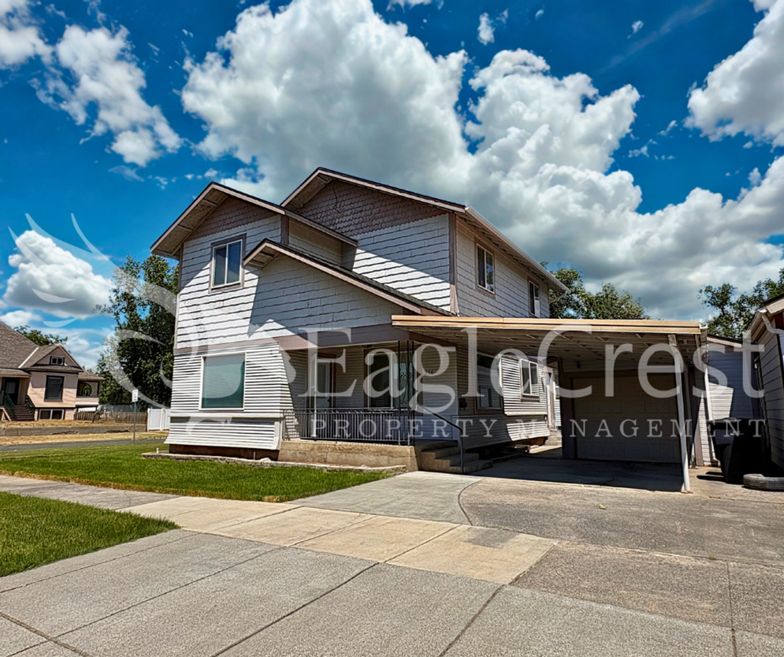 216 N Park St - Photo 4 of 44