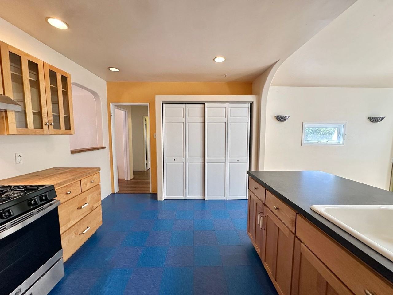 11 Hillview Ave - Photo 7 of 29
