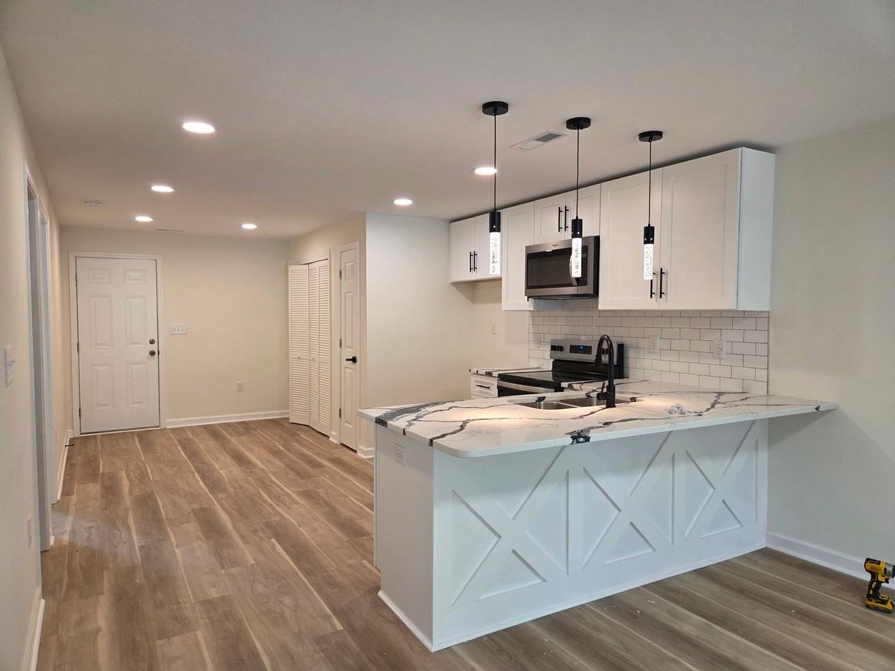 219 Green Dr Sw - Photo 3 of 11
