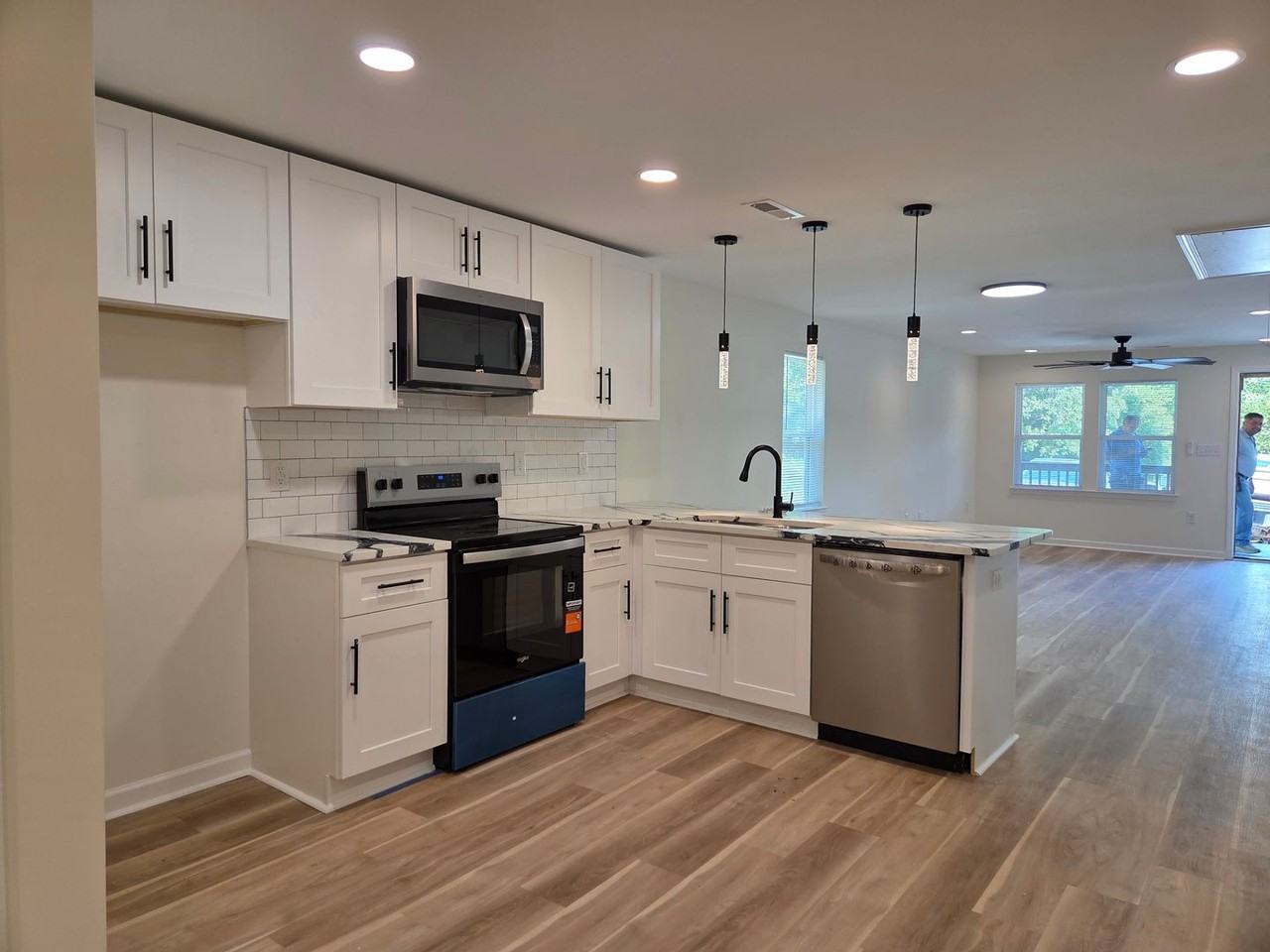 219 Green Dr Sw - Photo 4 of 11