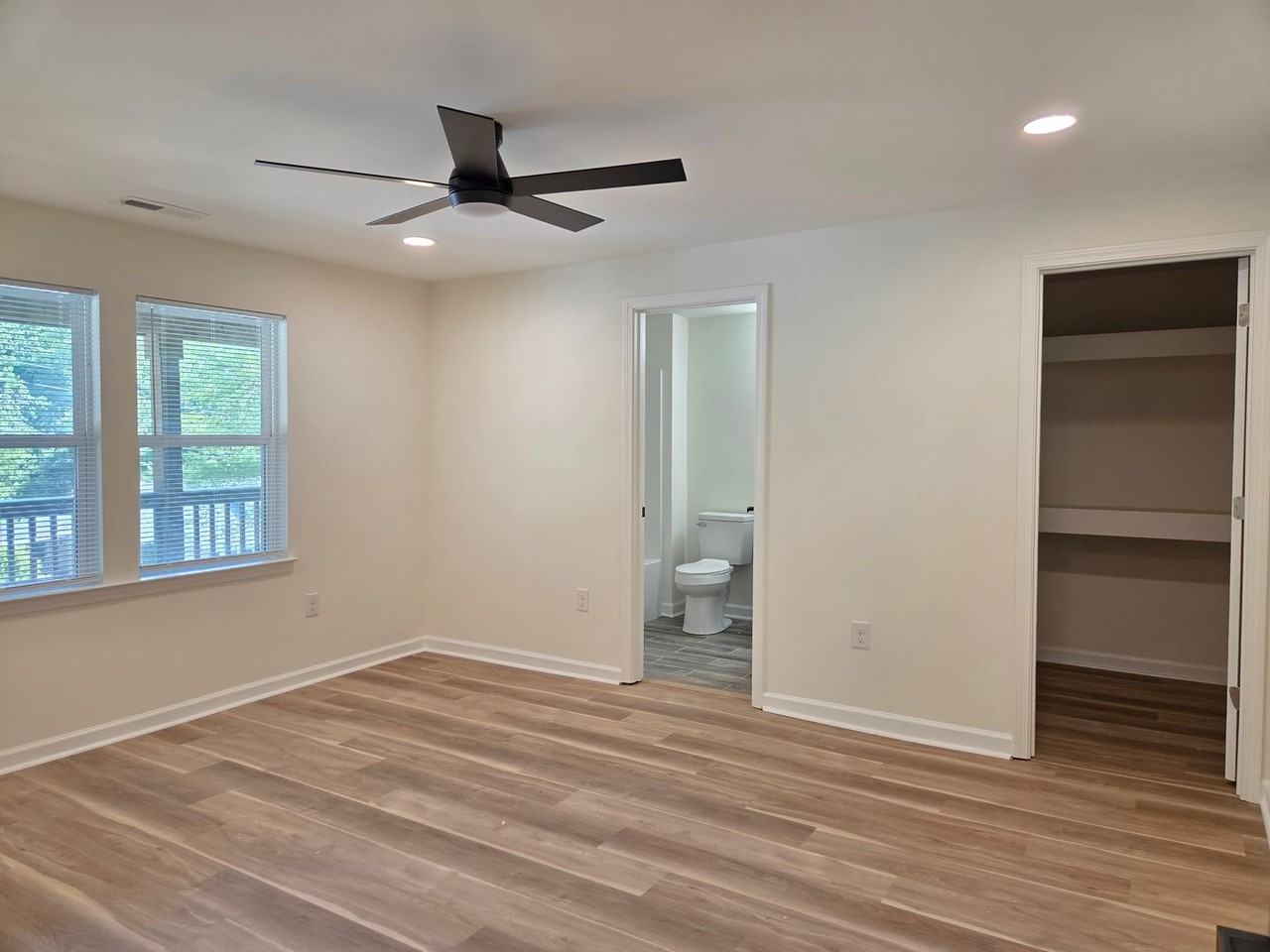 219 Green Dr Sw - Photo 5 of 11