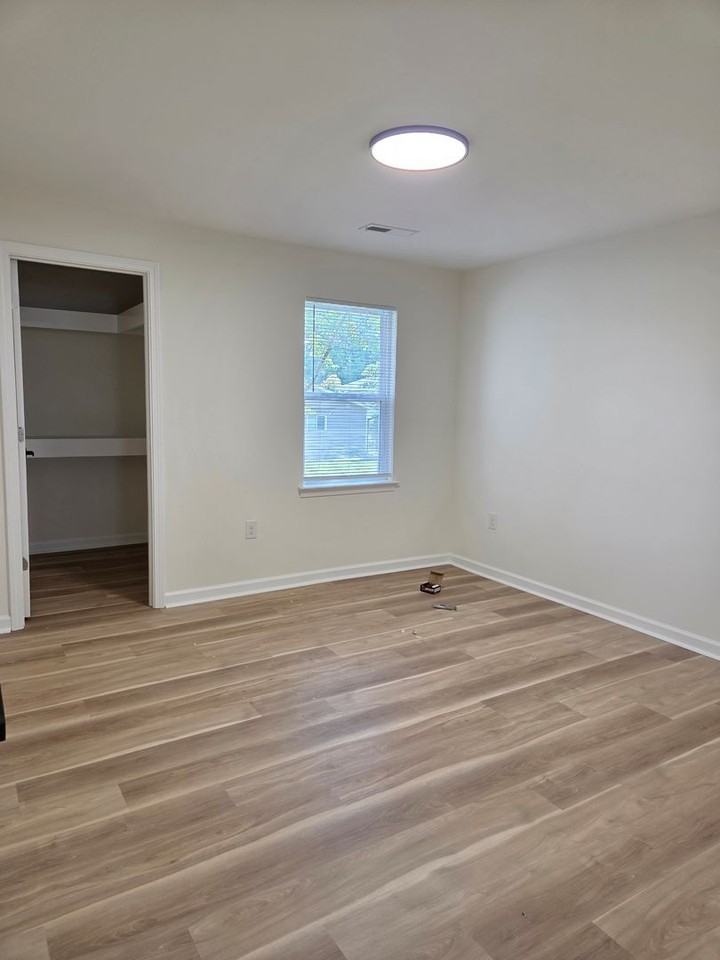 219 Green Dr Sw - Photo 7 of 11