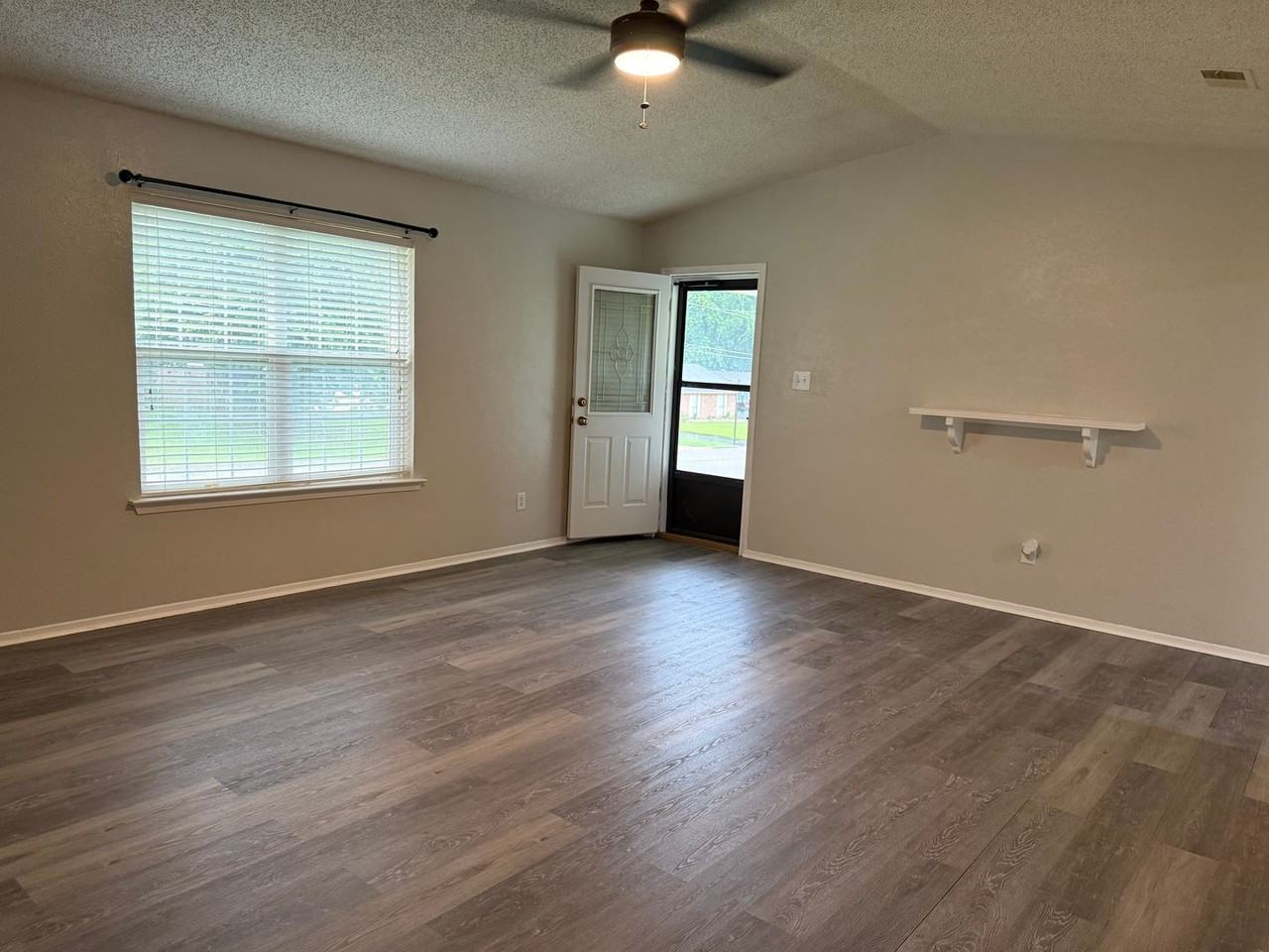 3710 Pratt Dr - Photo 2 of 18