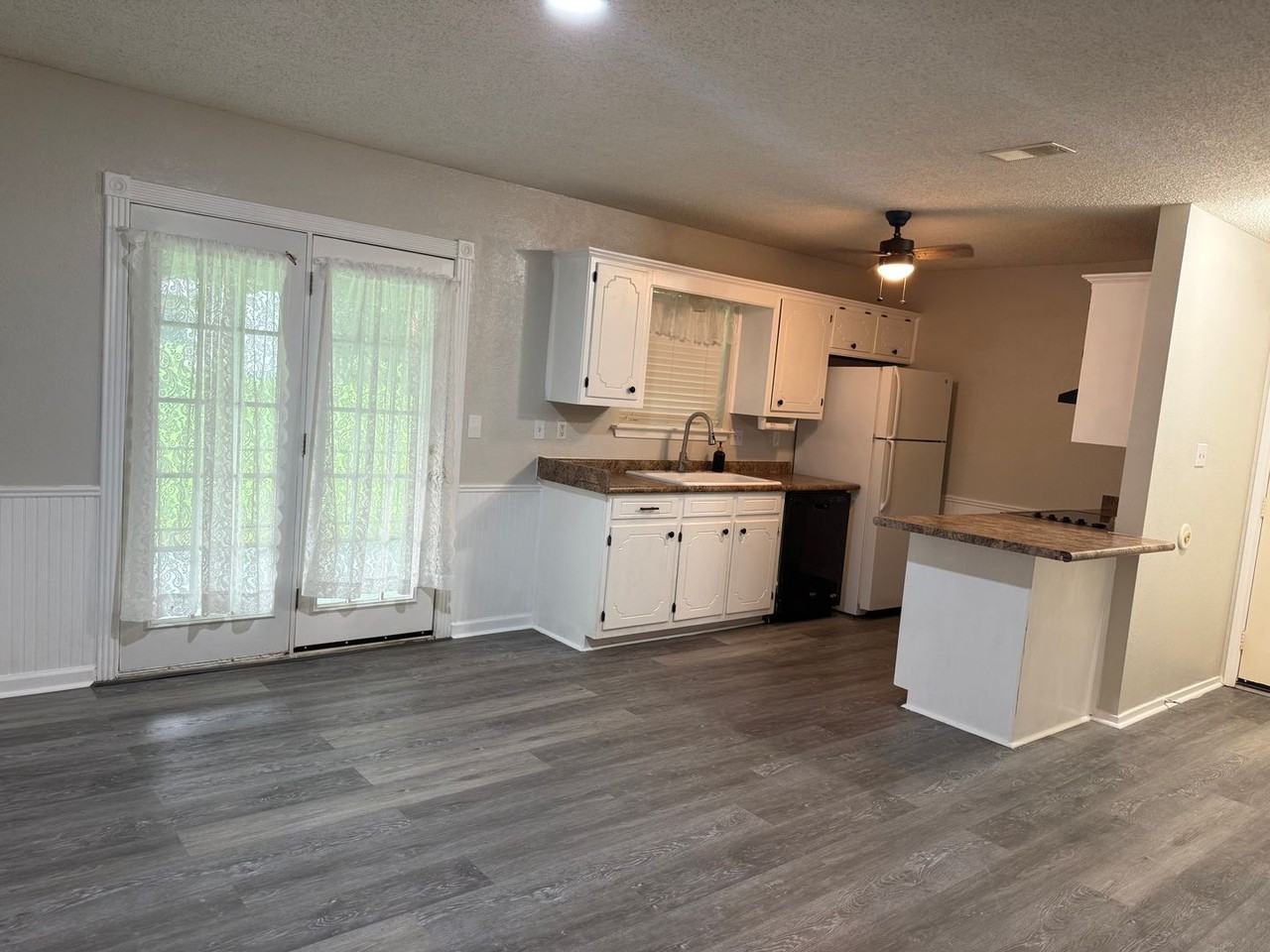 3710 Pratt Dr - Photo 5 of 18
