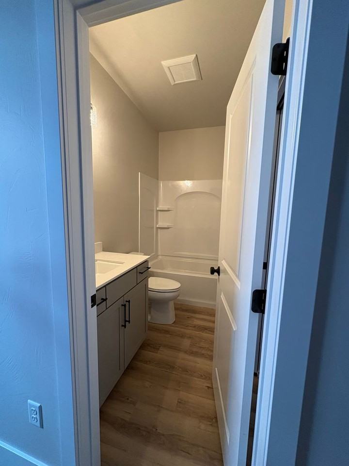 6114 Northstead Ave #202 - Photo 6 of 14