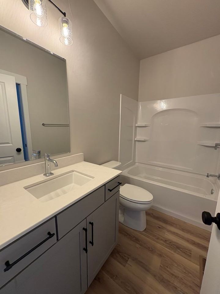 6114 Northstead Ave #202 - Photo 7 of 14
