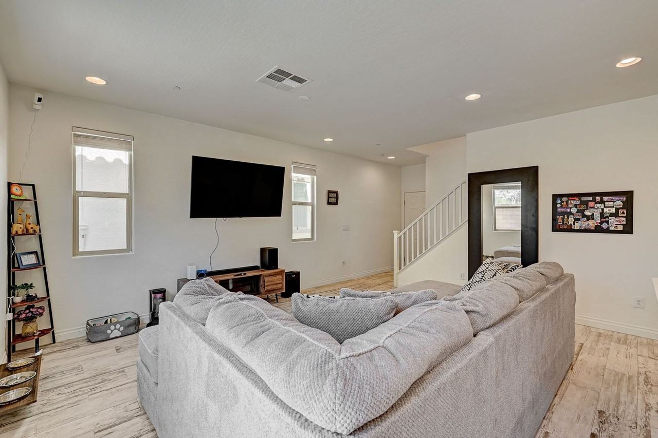 6363 6363 Amelia Ridge Ave Las Vegas, NV 89141 - Photo 4 of 34