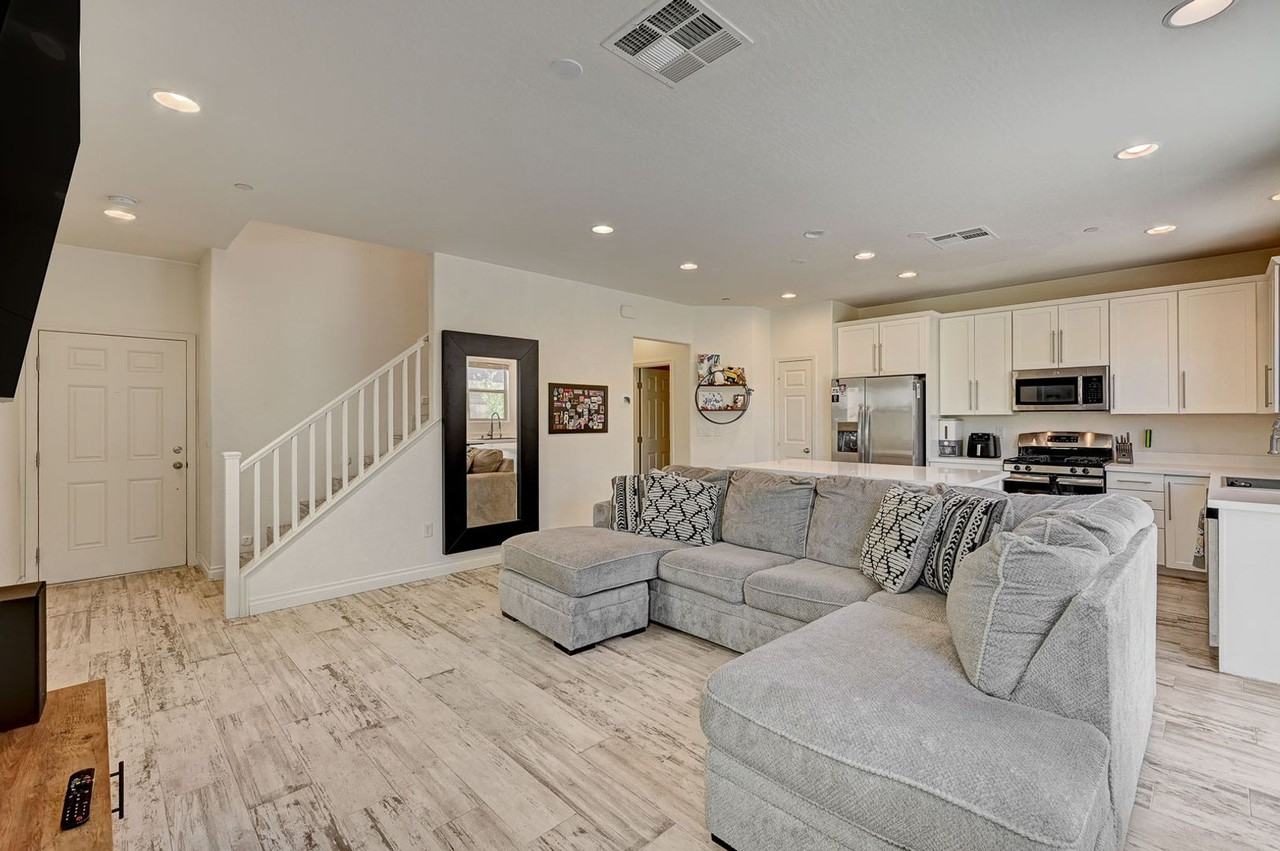 6363 6363 Amelia Ridge Ave Las Vegas, NV 89141 - Photo 5 of 34