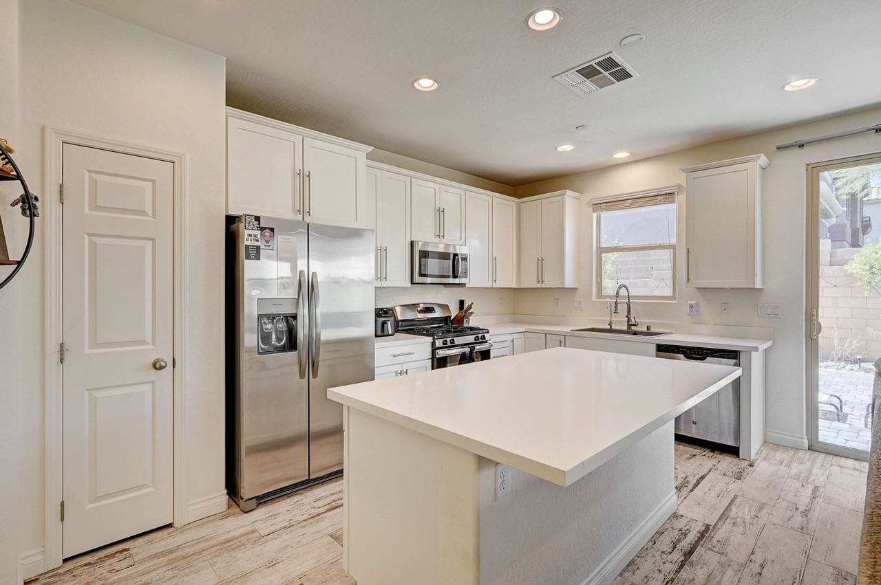 6363 6363 Amelia Ridge Ave Las Vegas, NV 89141 - Photo 6 of 34