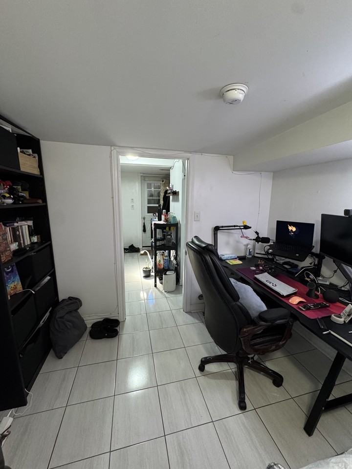 Downtown Studio Basement Unit for RENT - Photo 4 of 9