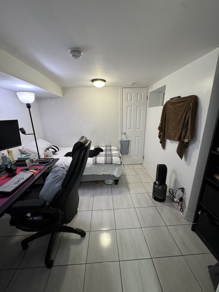 Downtown Studio Basement Unit for RENT - Photo 2 of 9