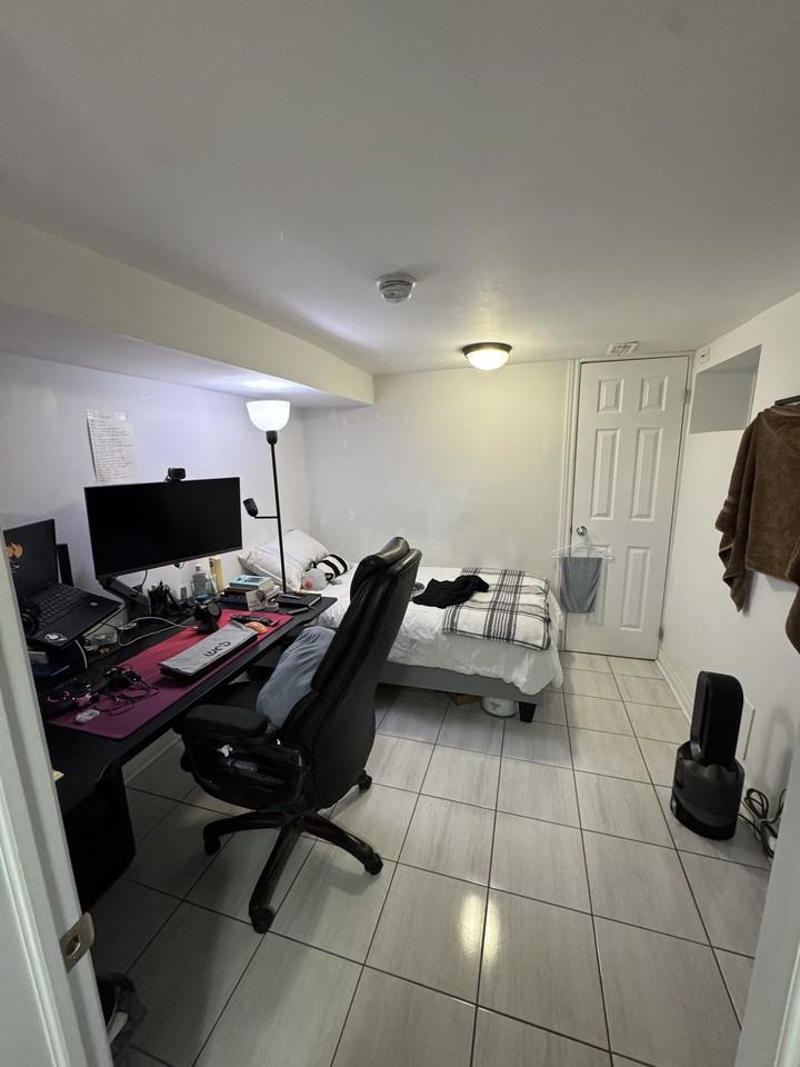 Downtown Studio Basement Unit for RENT - Photo 3 of 9