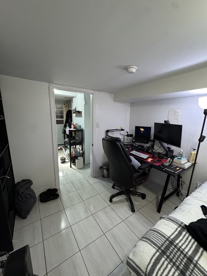 Downtown Studio Basement Unit for RENT - Photo 5 of 9