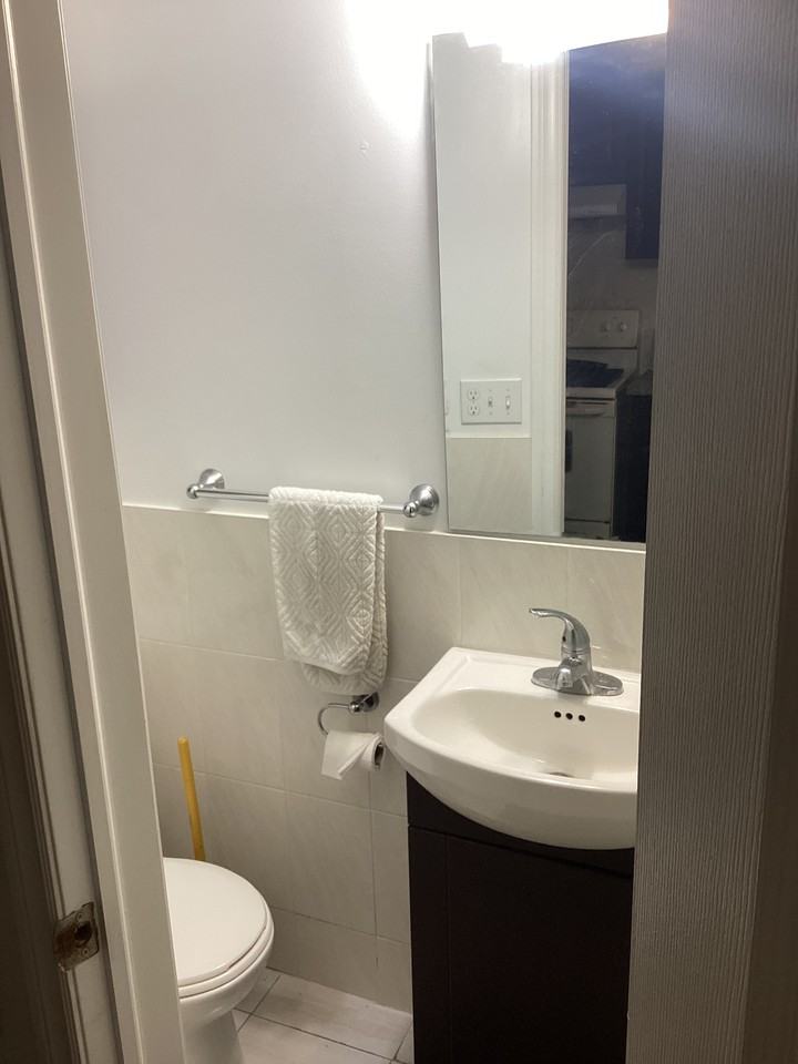 Downtown Studio Basement Unit for RENT - Photo 7 of 9