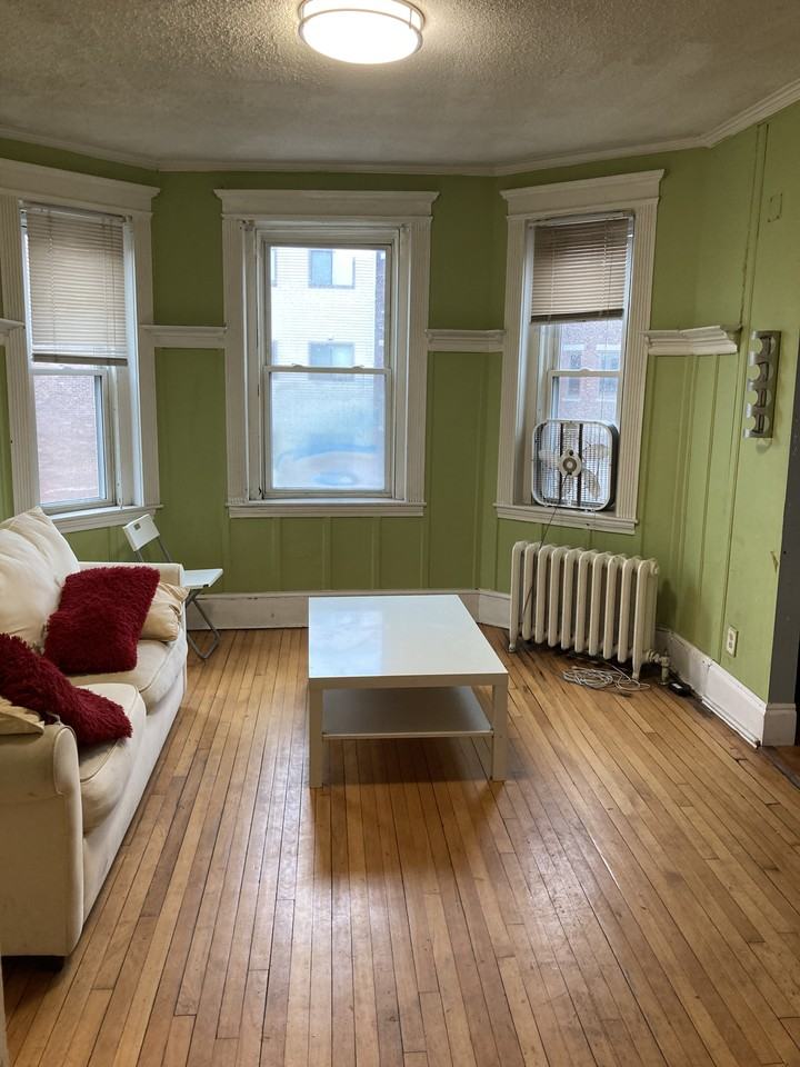 30 Glenville Avenue #3 - Photo 5 of 13