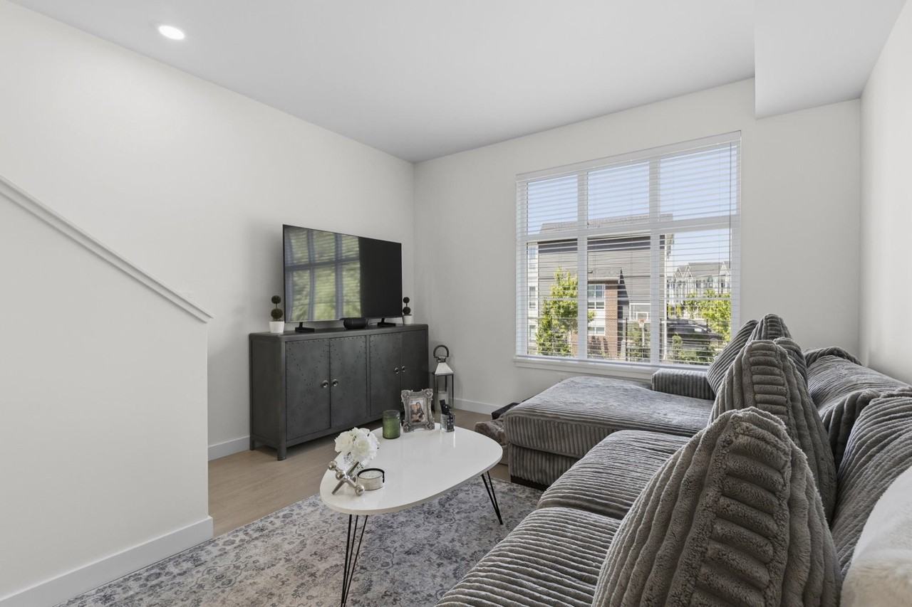 2774 Montrose Avenue #27 - Photo 5 of 39