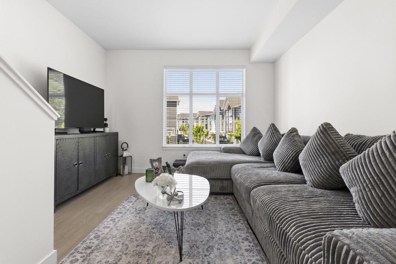 2774 Montrose Avenue #27 - Photo 6 of 39