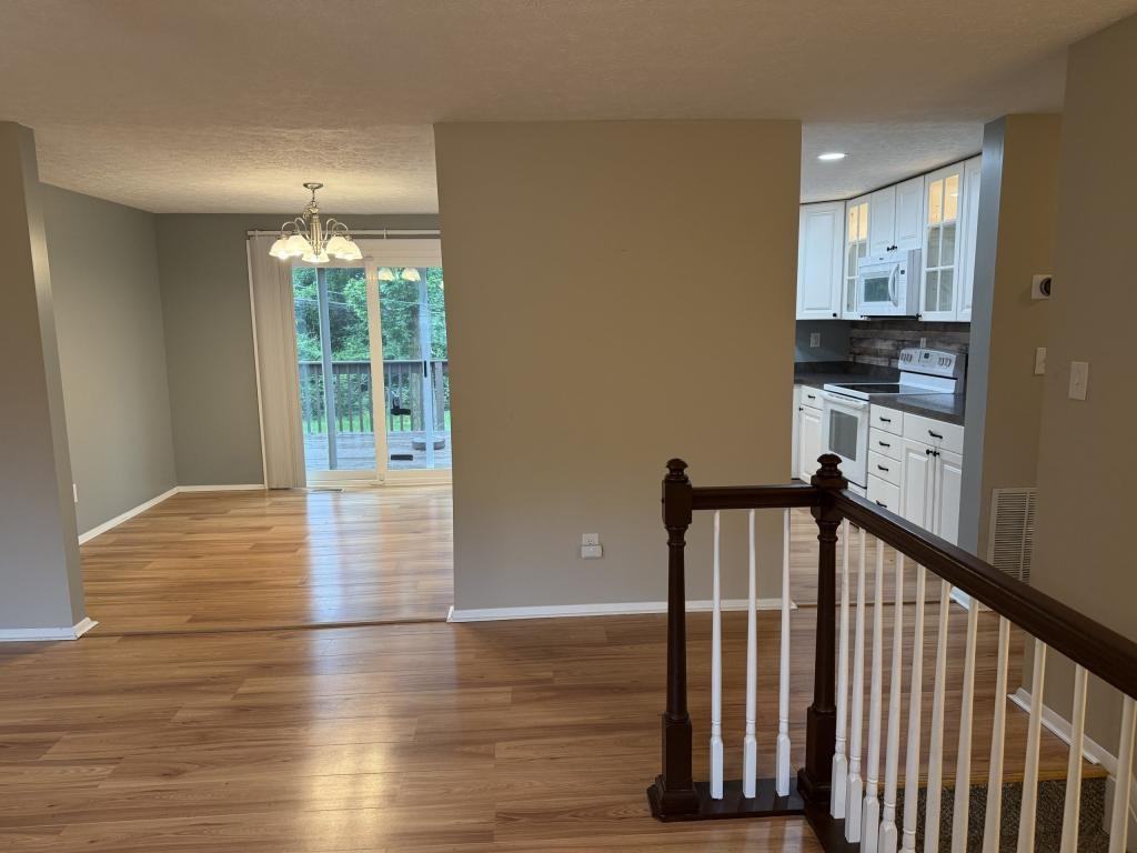 Sportsman Dr - Photo 6 of 34