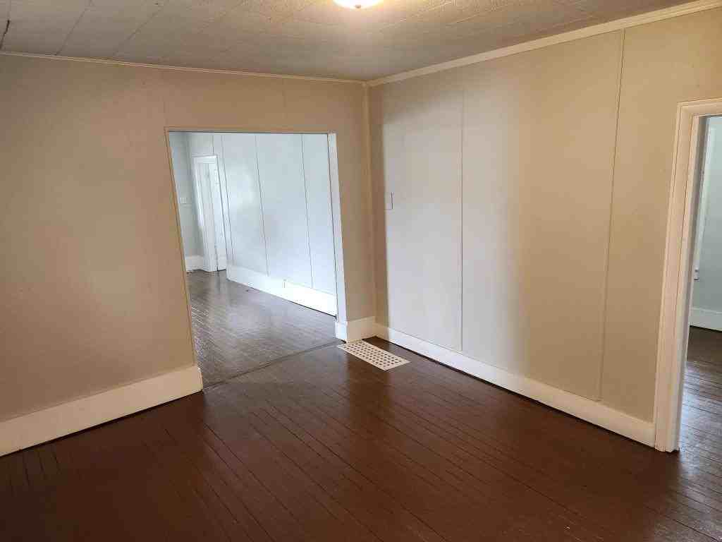 217 S Scott St - Photo 5 of 6