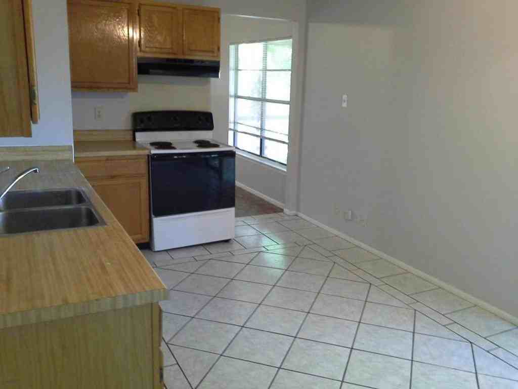 8448 Dixon Ridge Dr - Photo 4 of 8