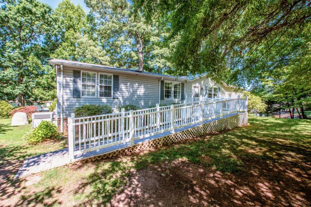 447 Kemp Rd - Photo 2 of 48