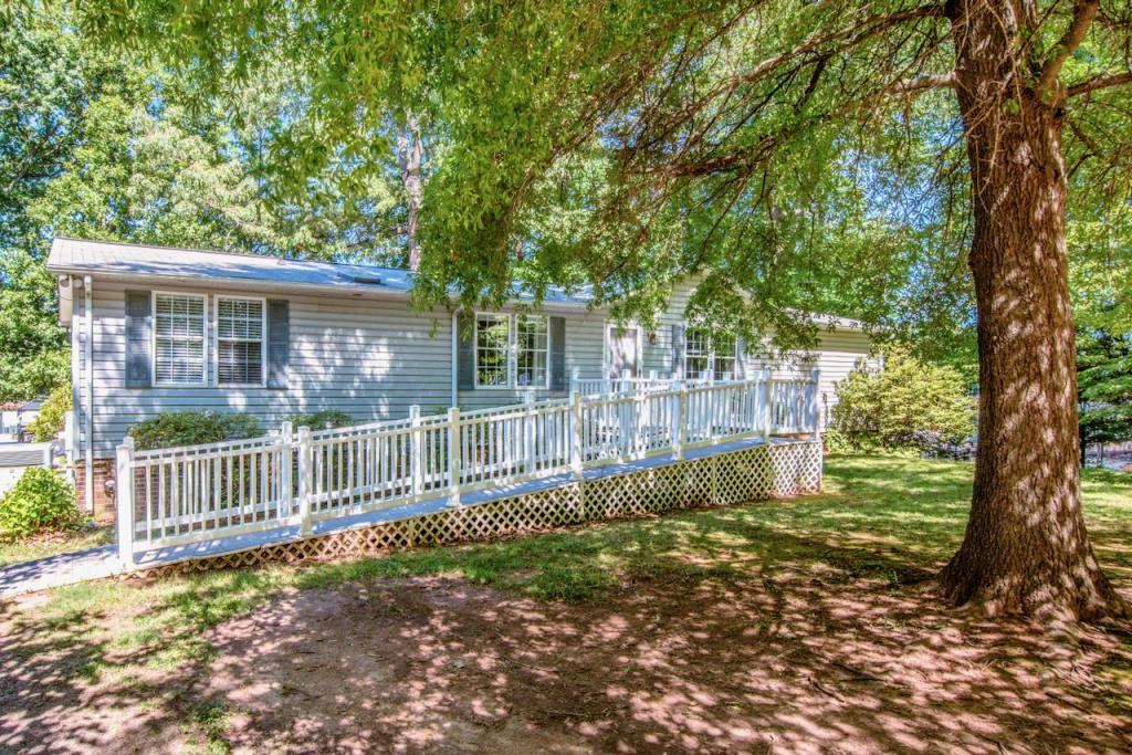 447 Kemp Rd - Photo 3 of 48
