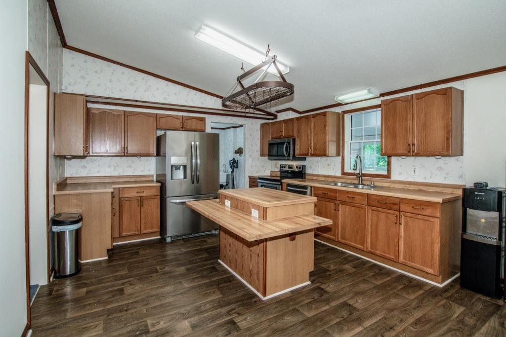 447 Kemp Rd - Photo 7 of 48