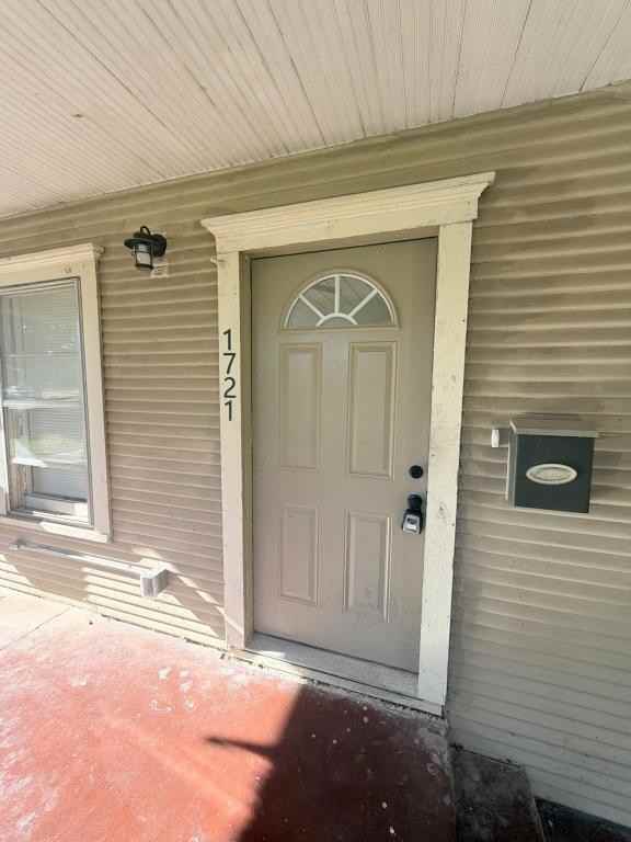 1721 Elizabeth Ave - Photo 3 of 10