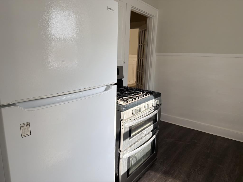 1721 Elizabeth Ave - Photo 5 of 10