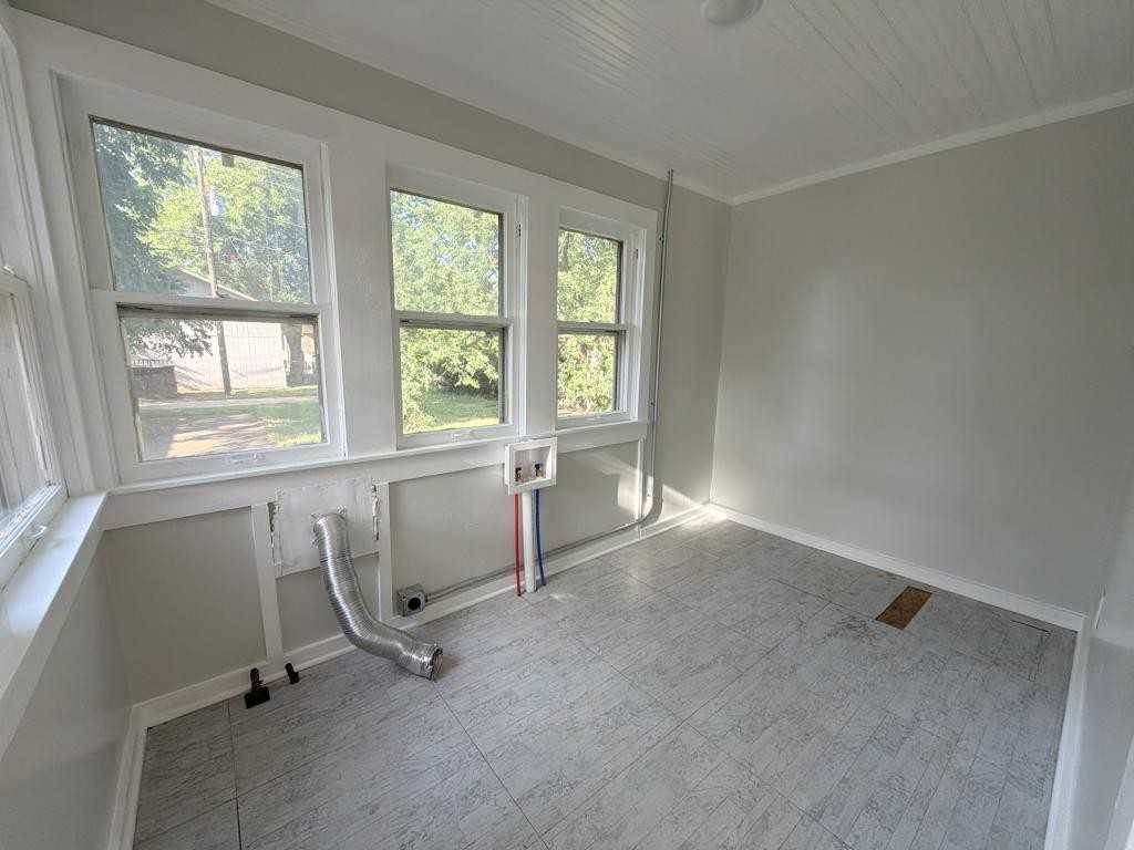 1721 Elizabeth Ave - Photo 6 of 10