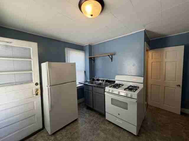 419 W Washington St - Photo 2 of 14