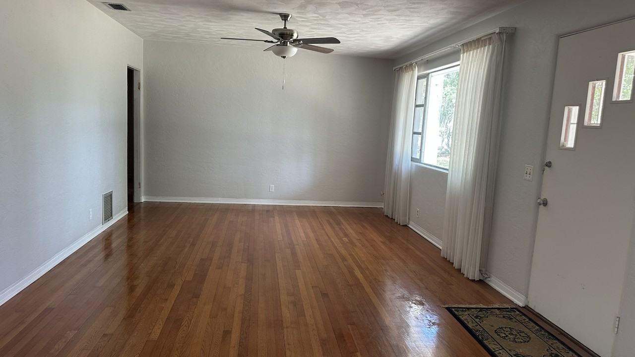 1166 Australia Ave - Photo 3 of 10