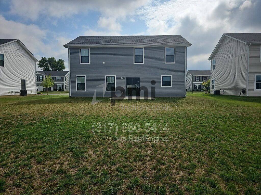 1854 Cascades Dr - Photo 3 of 10