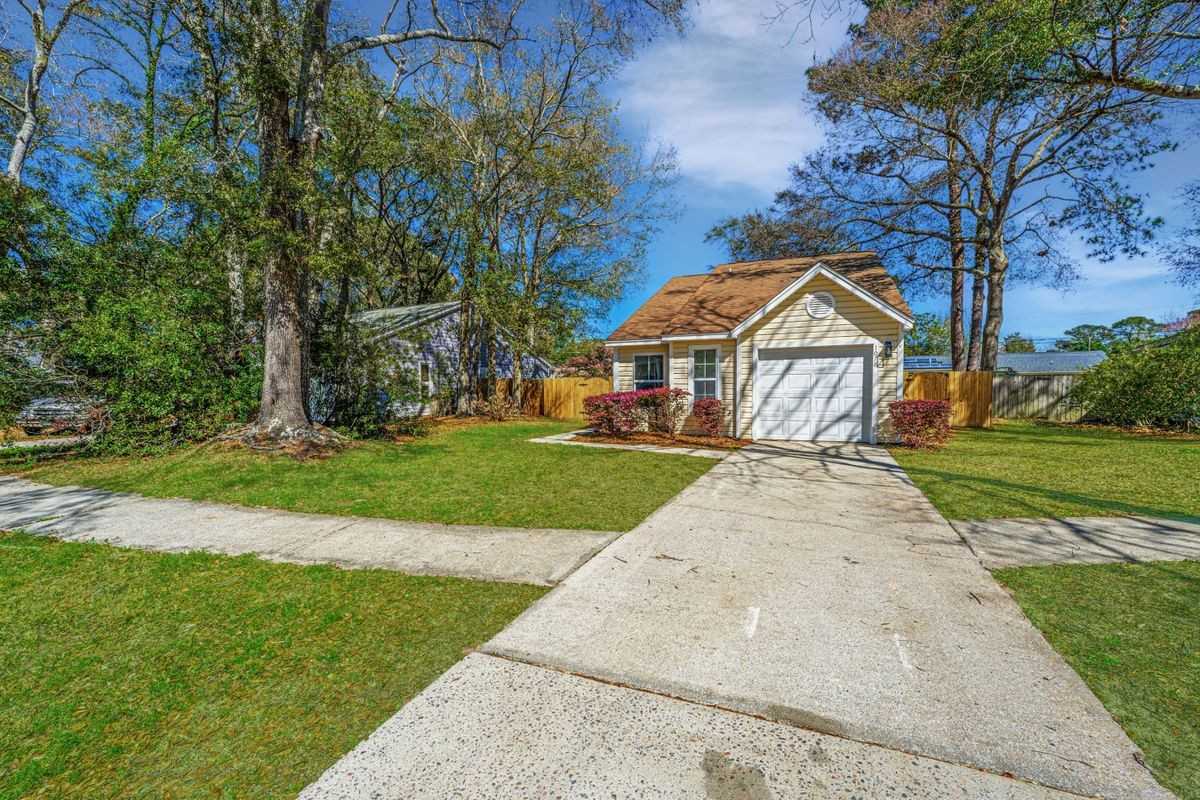 1078 Secessionville Rd - Photo 2 of 26
