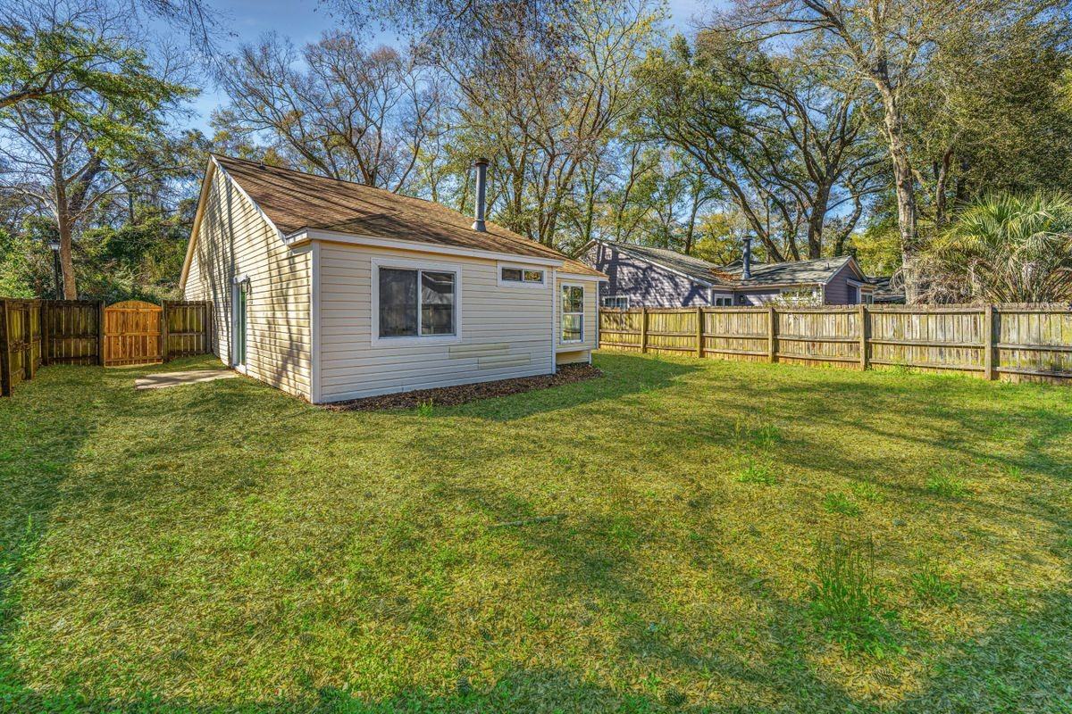 1078 Secessionville Rd - Photo 3 of 26