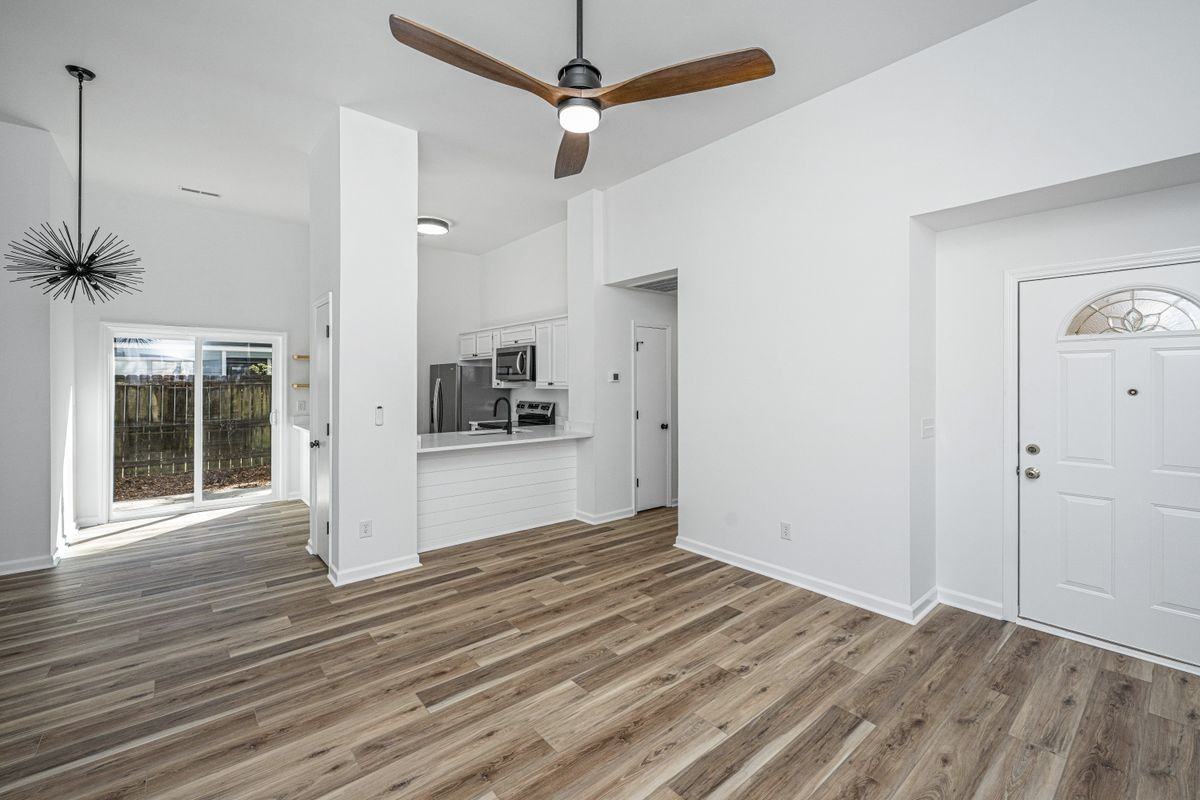1078 Secessionville Rd - Photo 5 of 26