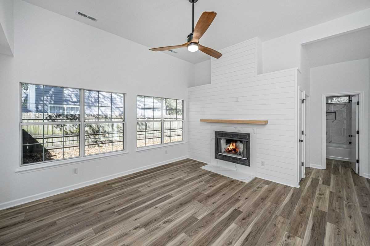1078 Secessionville Rd - Photo 6 of 26