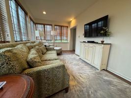 featured image of 945 E Main St ##L