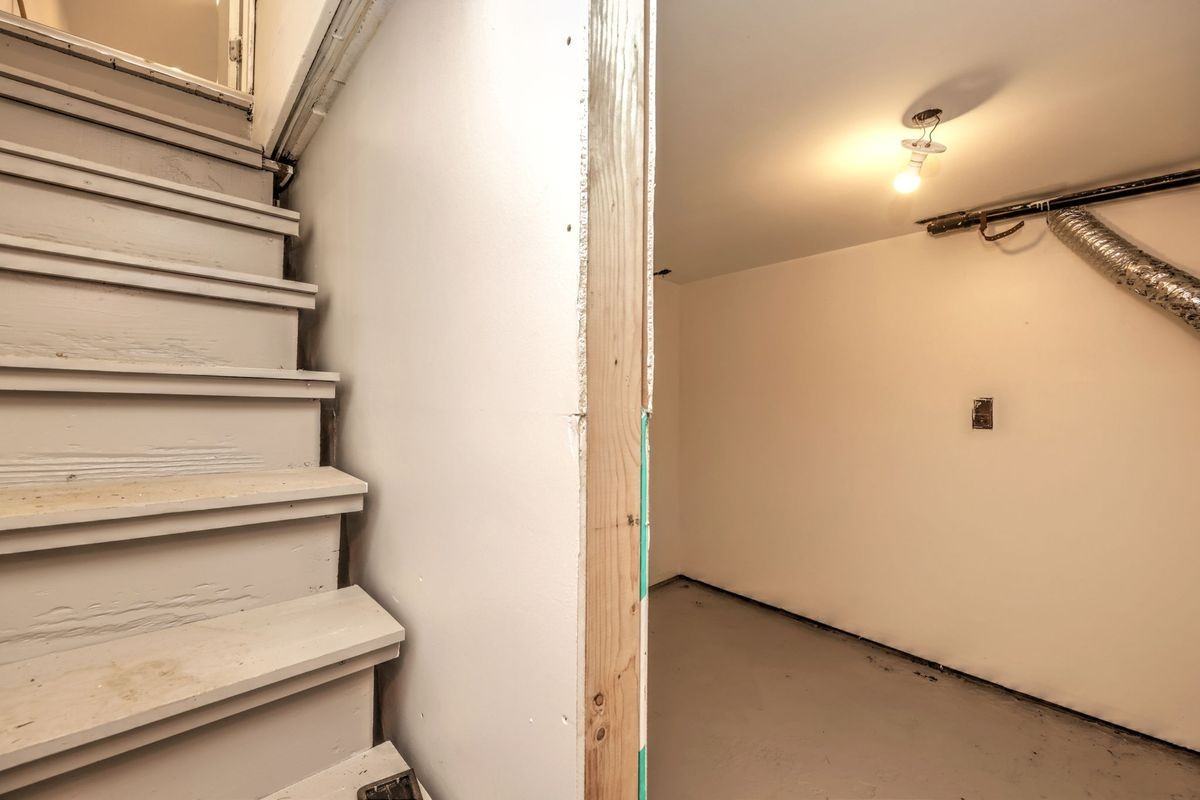 330 Naugatuck Ave - Photo 4 of 41