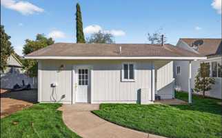 featured image of 221 N 7th St