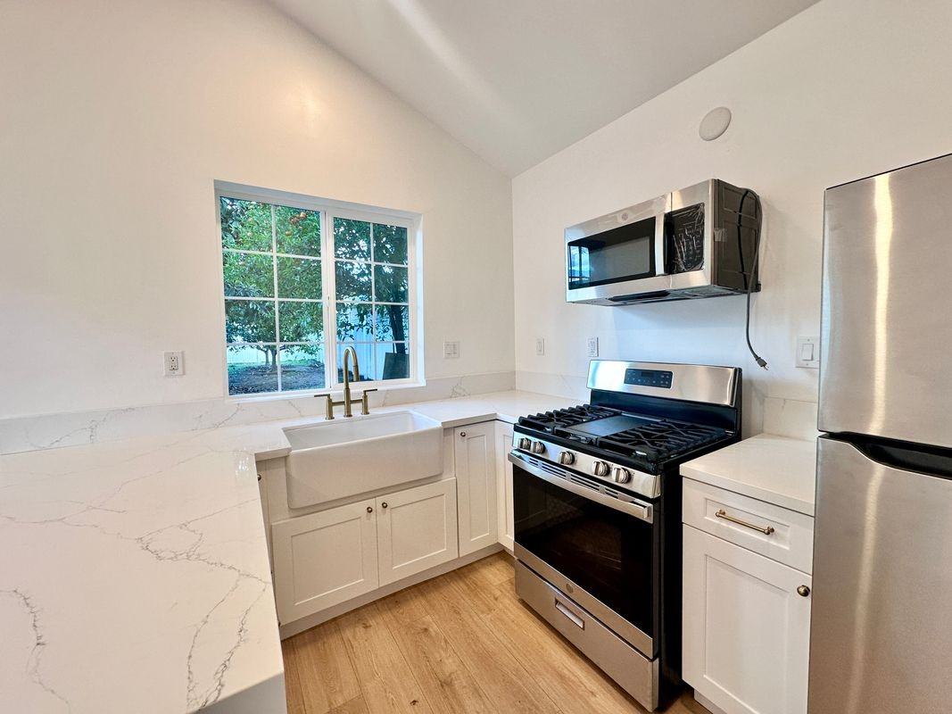 221 N 7th St - Photo 5 of 9
