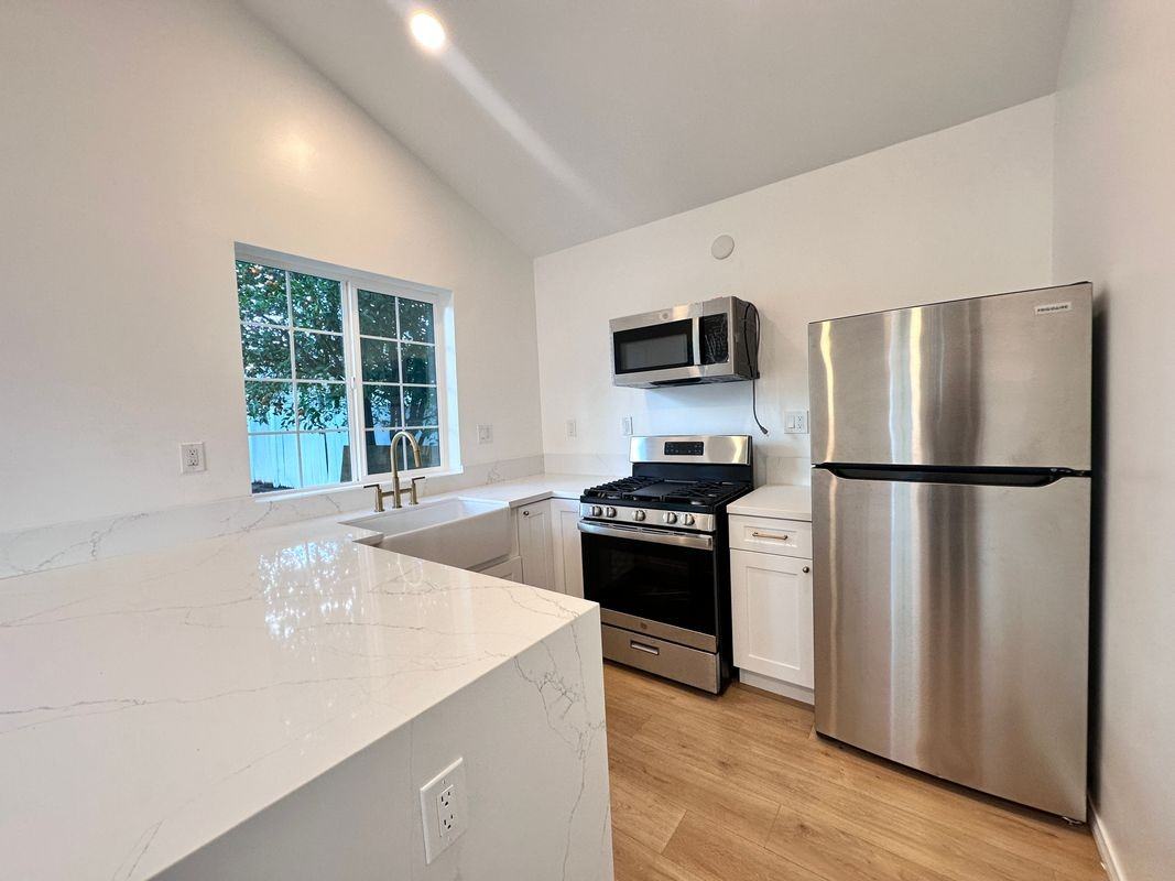 221 N 7th St - Photo 6 of 9