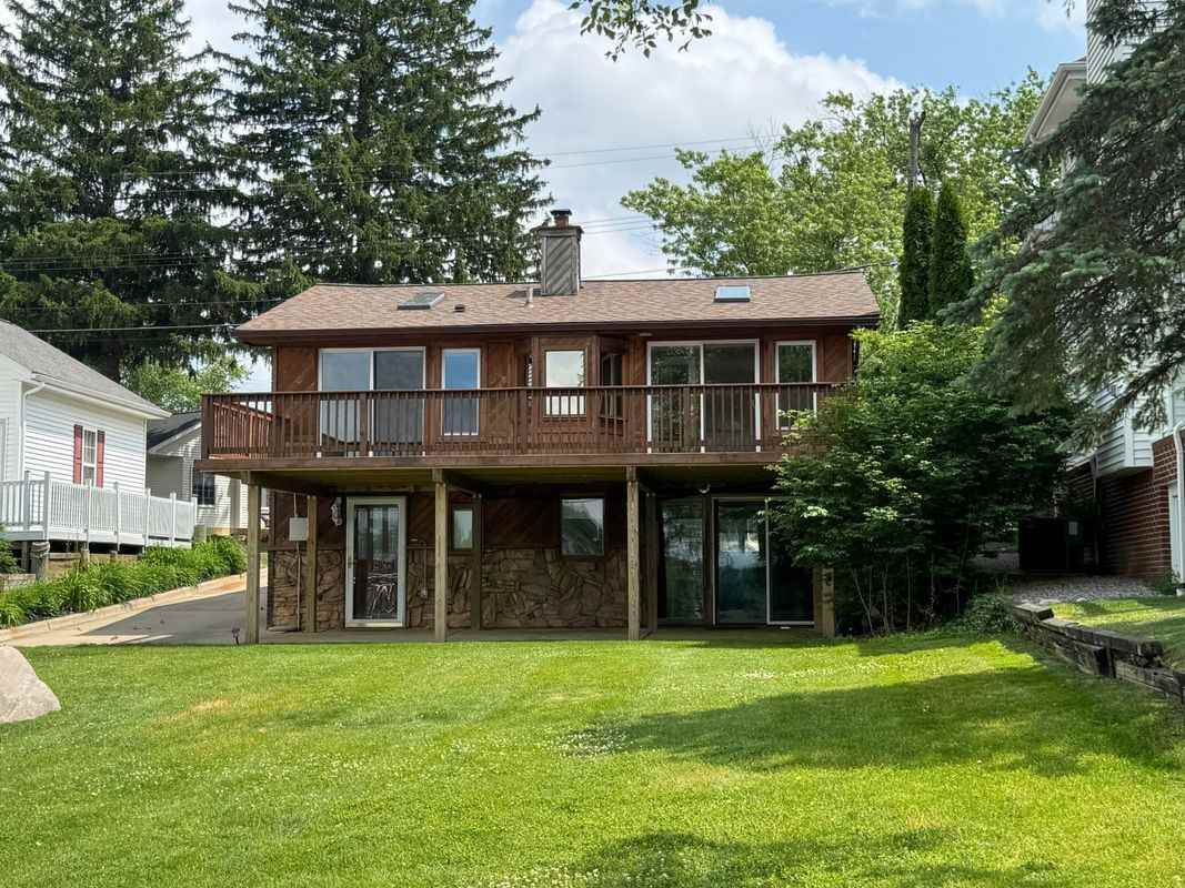 1508 Lakeview Dr