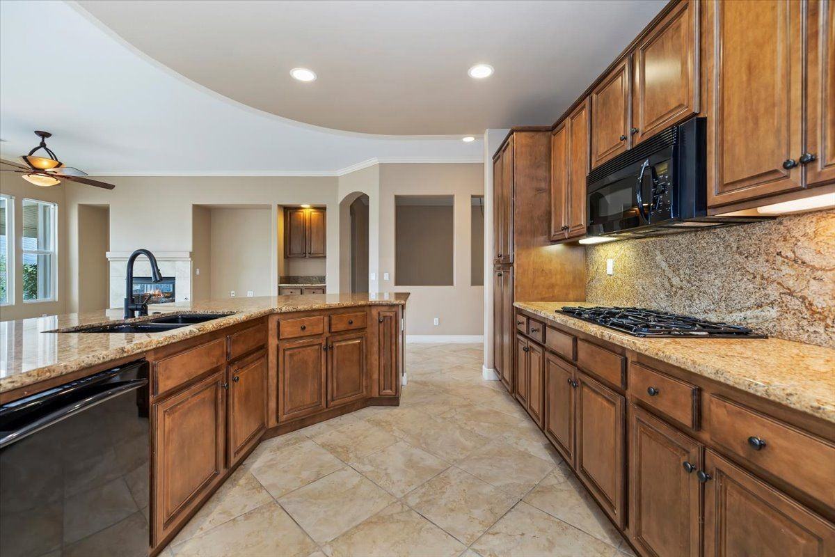 23833 Fawnskin Dr - Photo 2 of 3