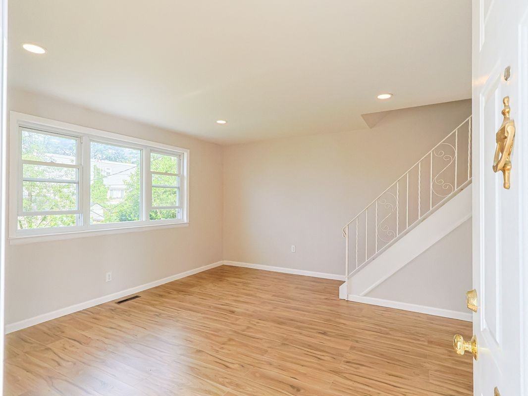 1826 Tomlinson Rd - Photo 2 of 13