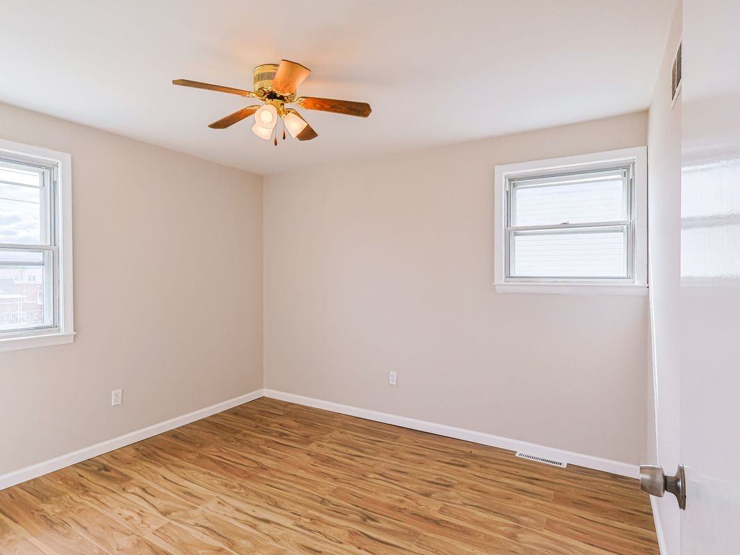 1826 Tomlinson Rd - Photo 4 of 13